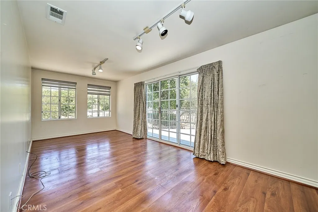 1089 Village Drive