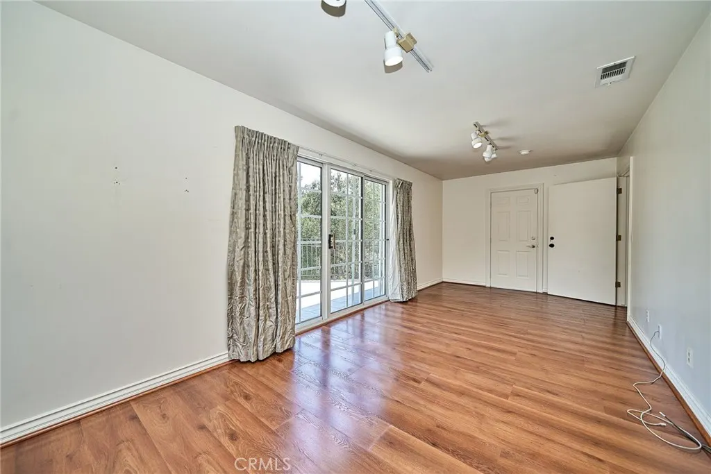 1089 Village Drive