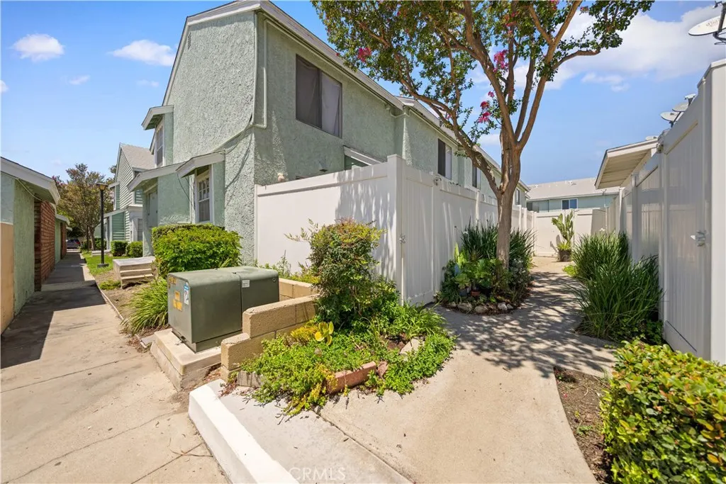 5640 Riverside Drive #32