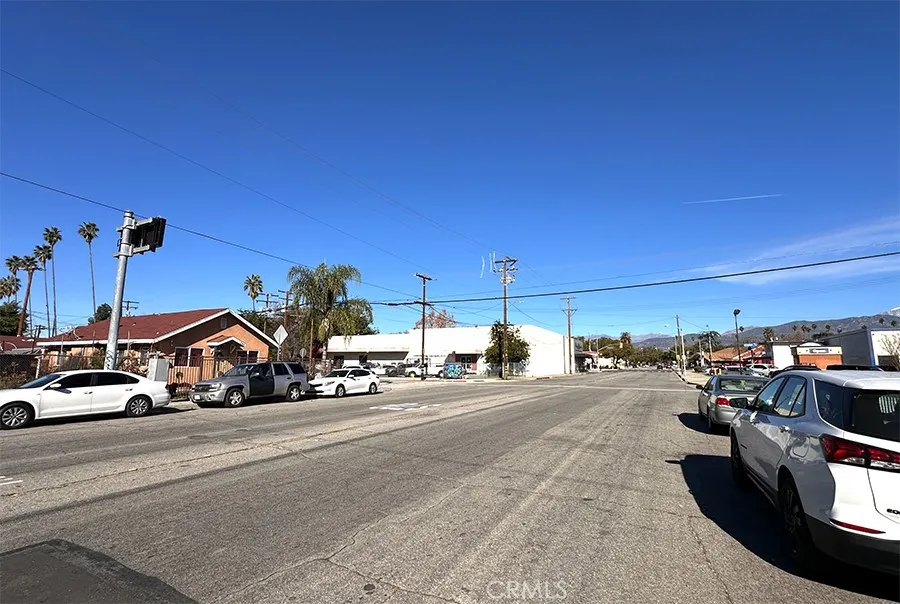 348 N Palomares