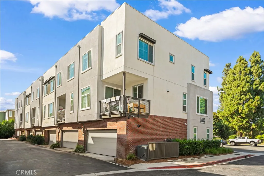 1530 W Cameron