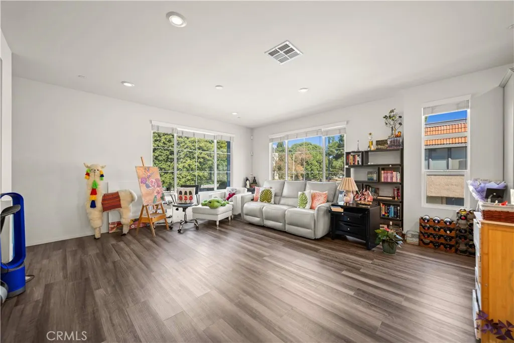 1530 W Cameron