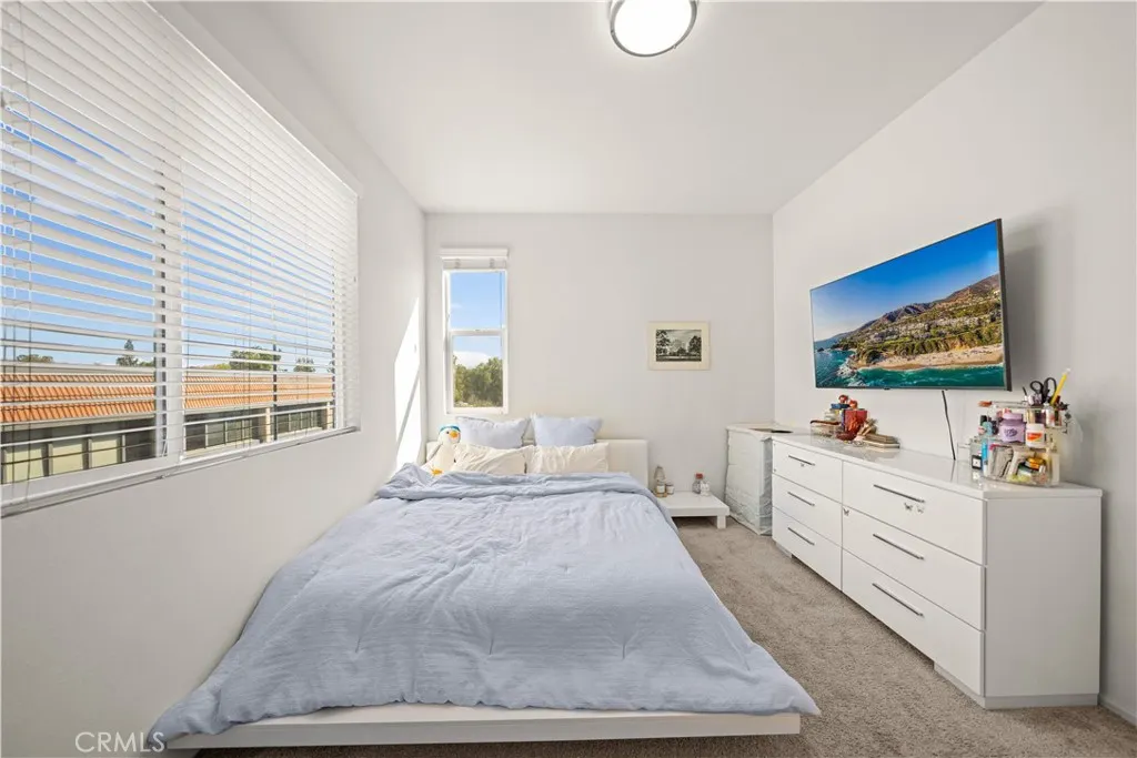 1530 W Cameron