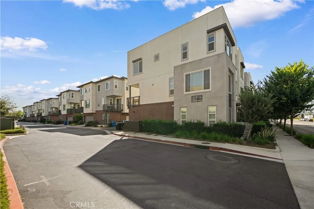 1530 W Cameron