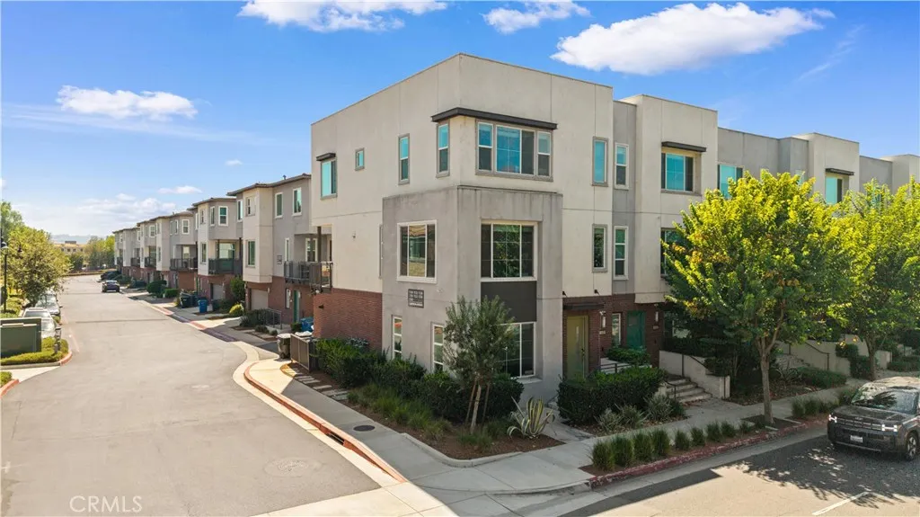 1530 W Cameron