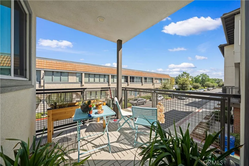 1530 W Cameron