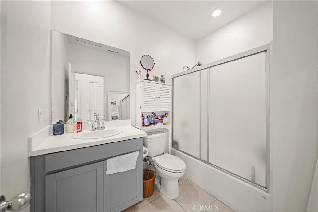 1530 W Cameron