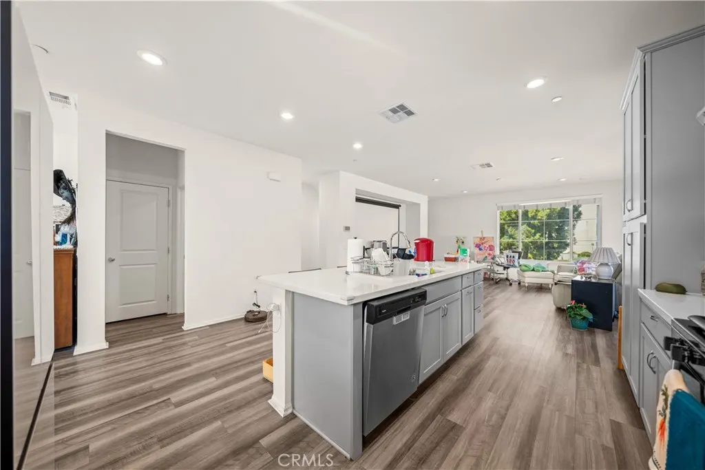 1530 W Cameron