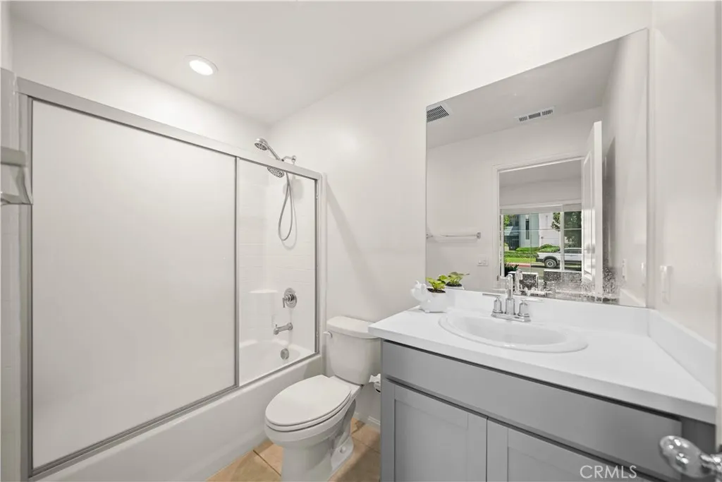 1530 W Cameron