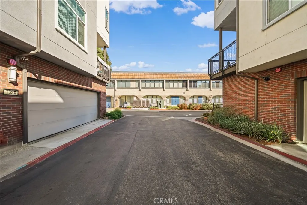 1530 W Cameron