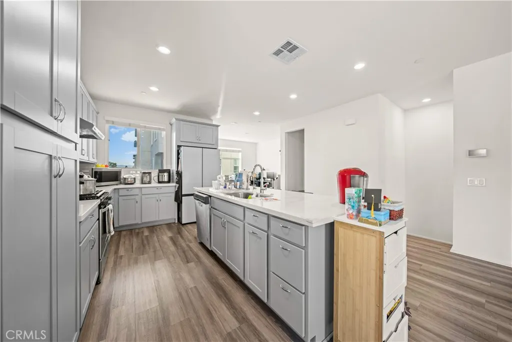 1530 W Cameron
