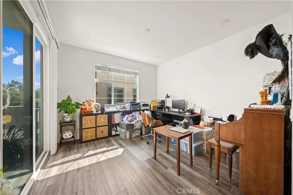 1530 W Cameron