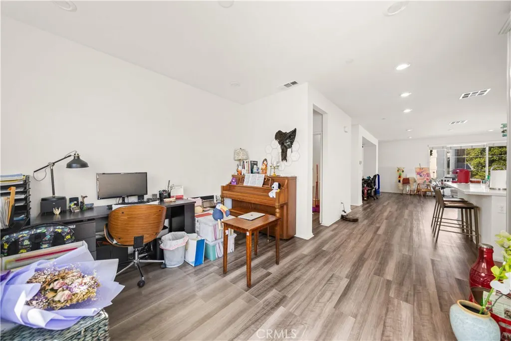 1530 W Cameron