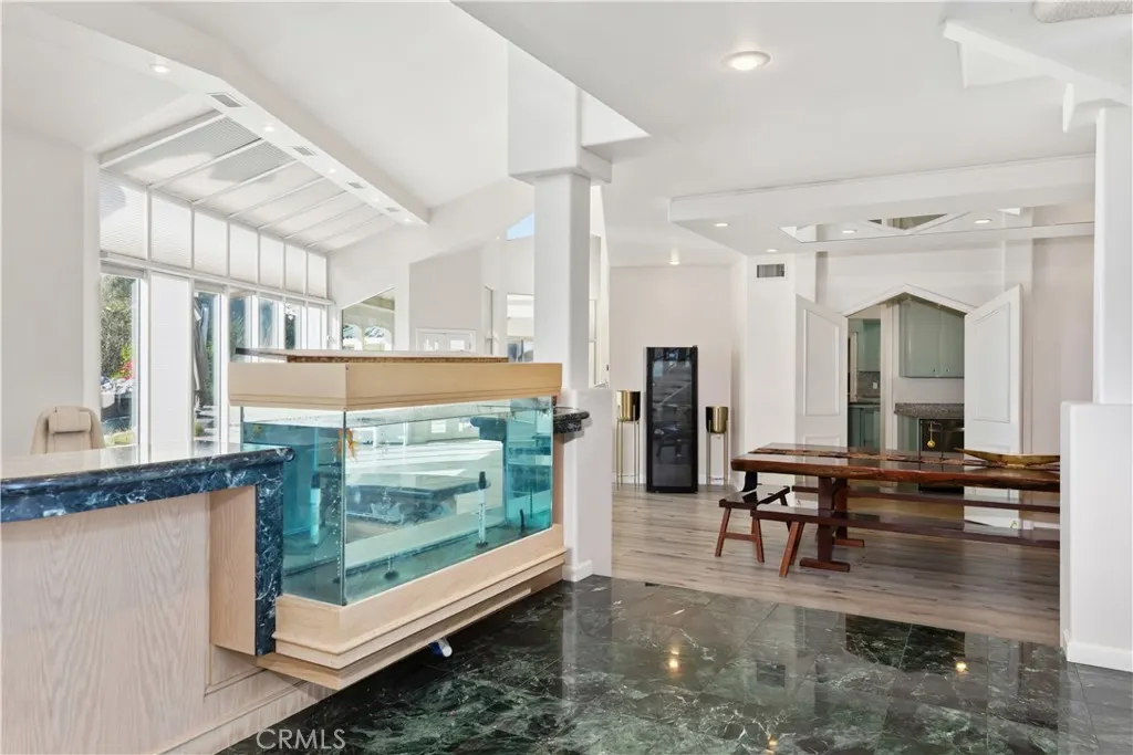 1527 Calle Cristina