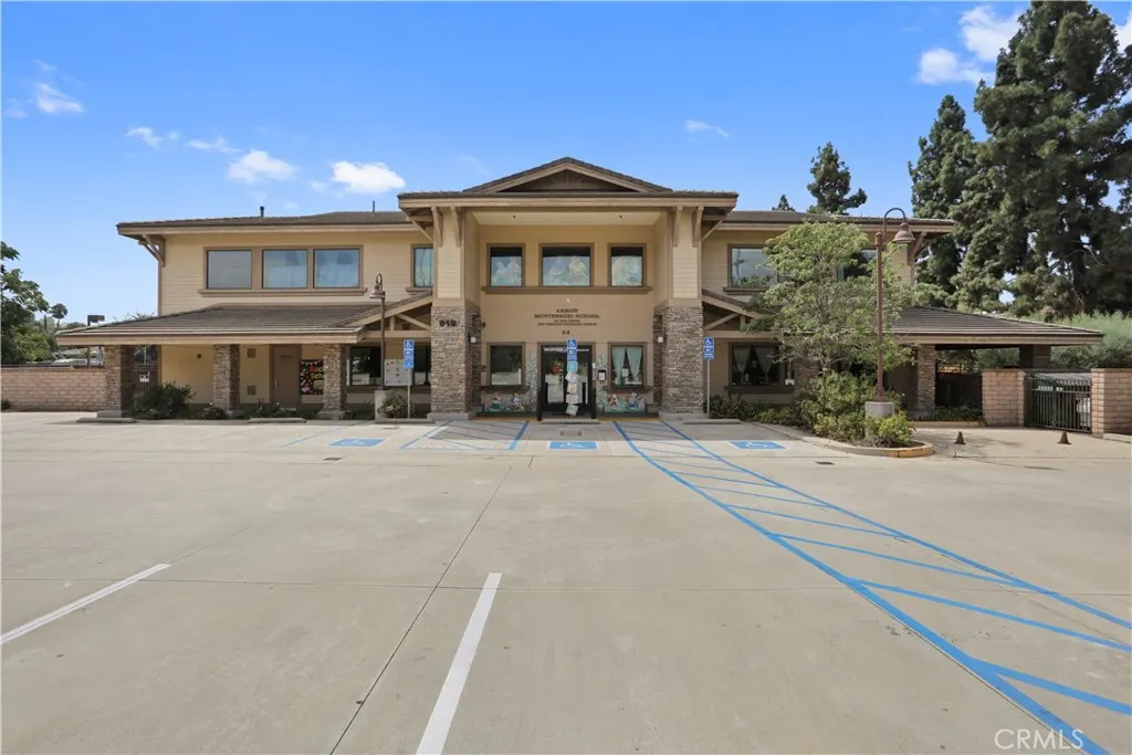 818 W Gladstone