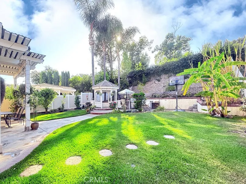 2026 Avenida Hacienda