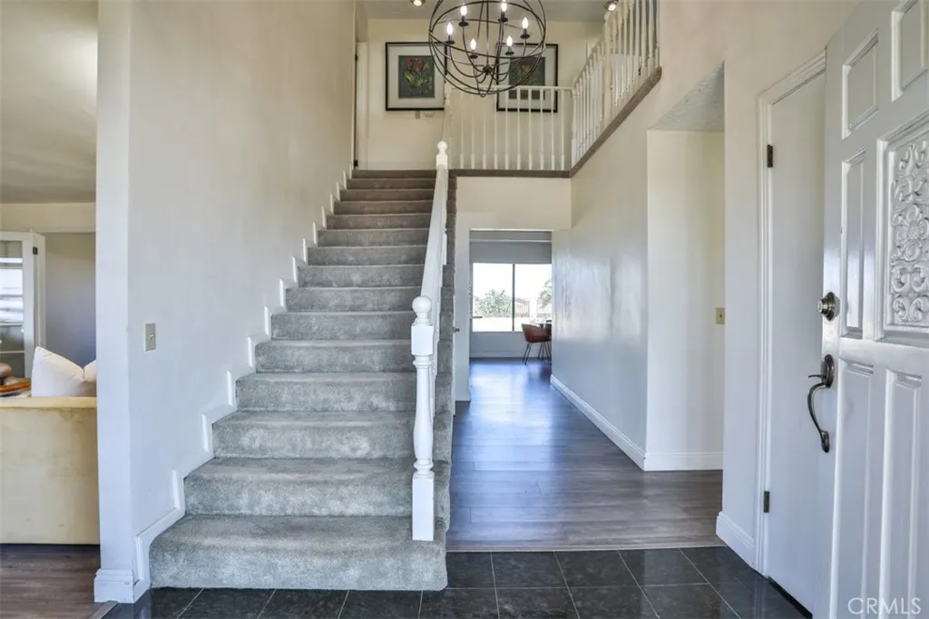 1736 Derringer Lane