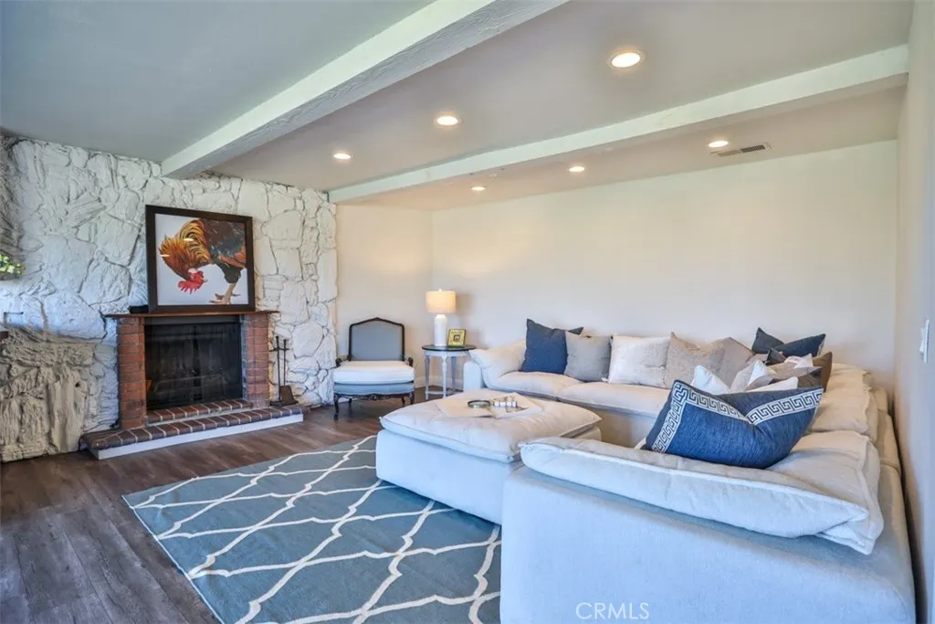1736 Derringer Lane