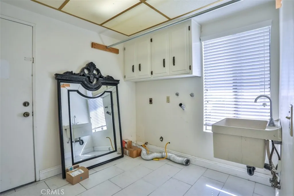 1736 Derringer Lane