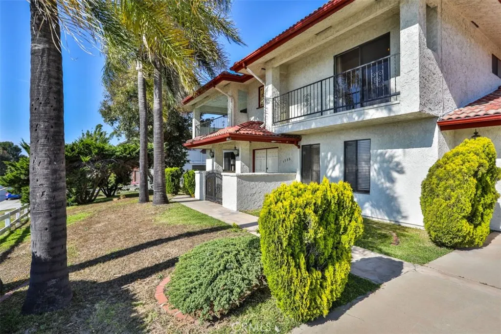 1736 Derringer Lane