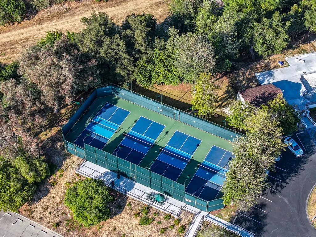 1736 Derringer Lane