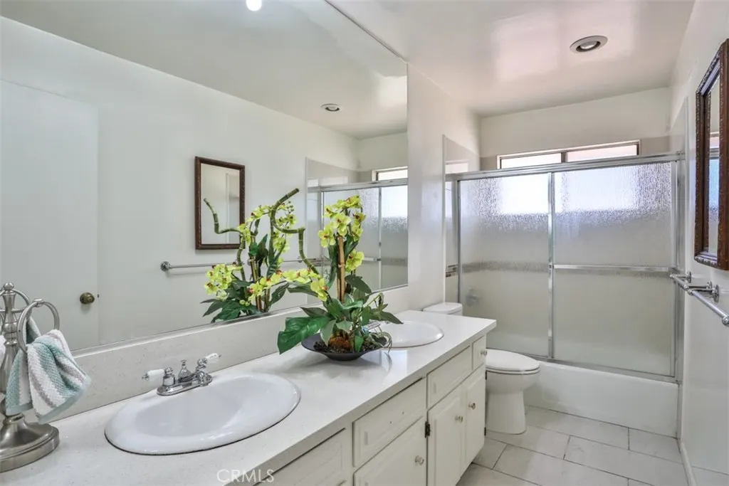 1736 Derringer Lane