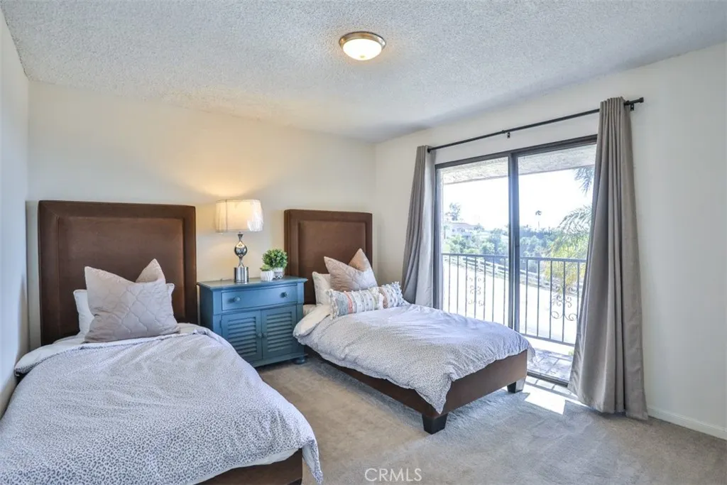 1736 Derringer Lane