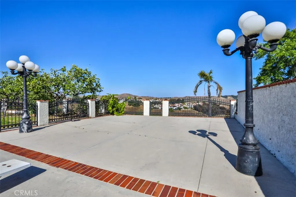 1736 Derringer Lane