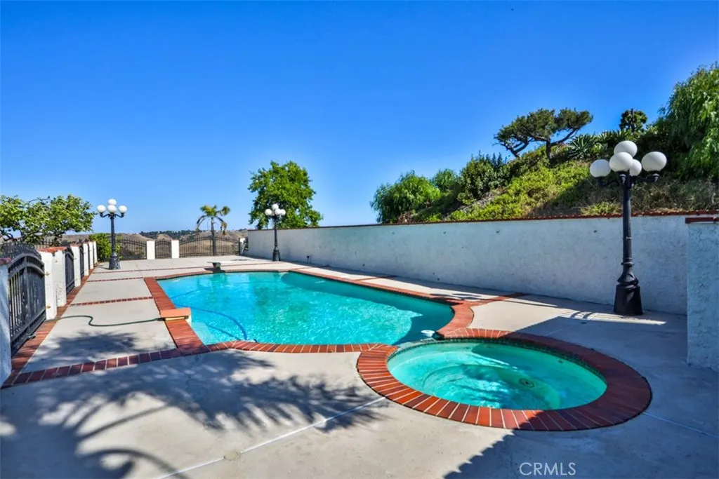 1736 Derringer Lane