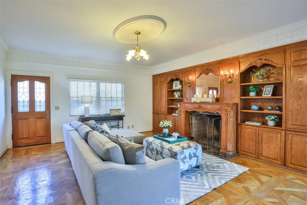 1736 Derringer Lane