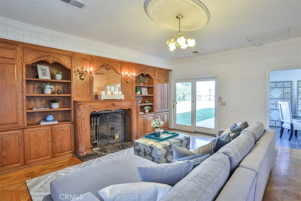 1736 Derringer Lane