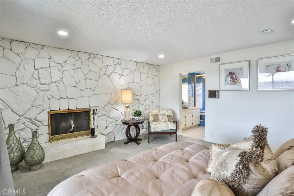1736 Derringer Lane
