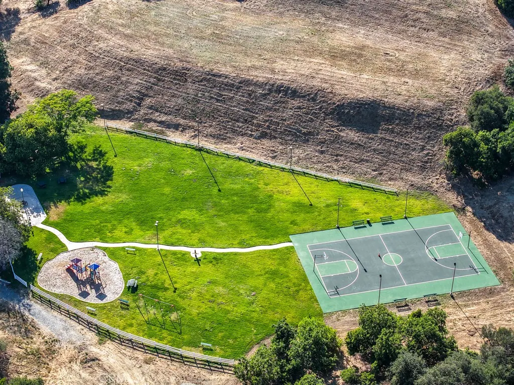1736 Derringer Lane