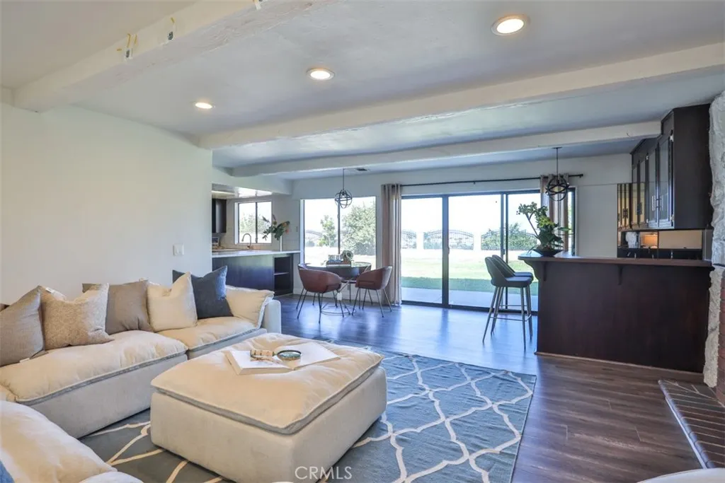 1736 Derringer Lane