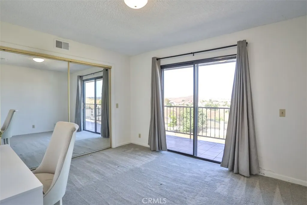 1736 Derringer Lane