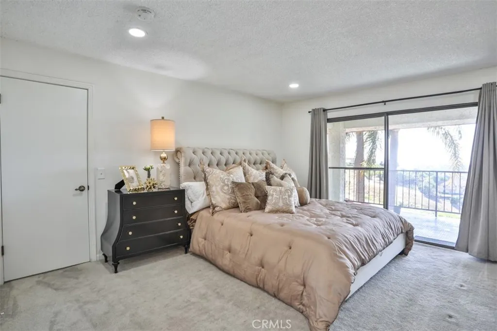 1736 Derringer Lane