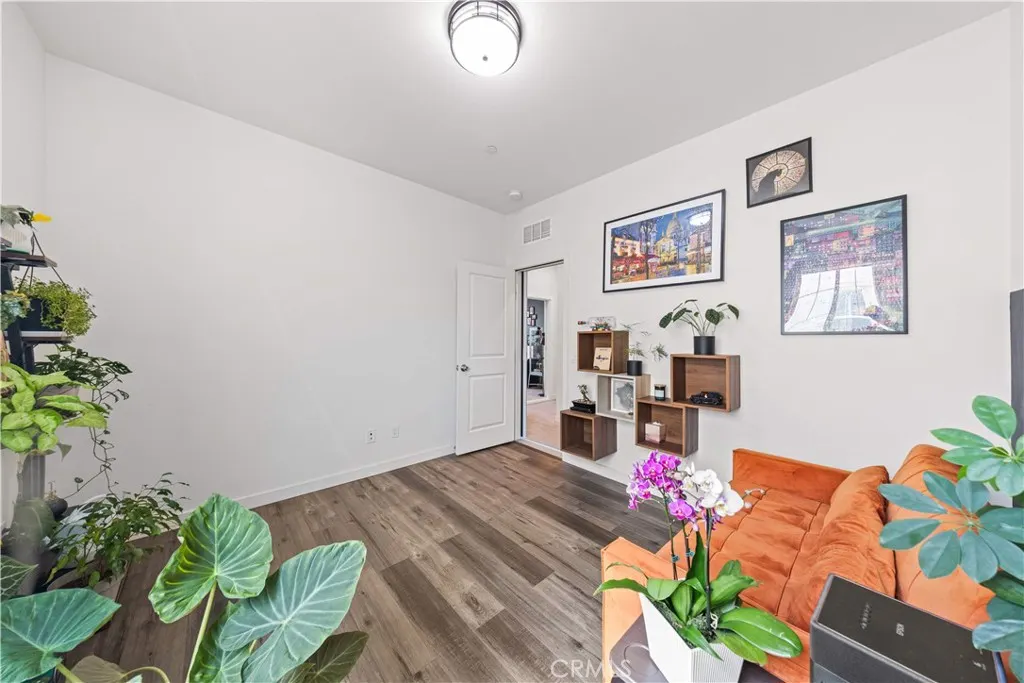 4838 S Monarch