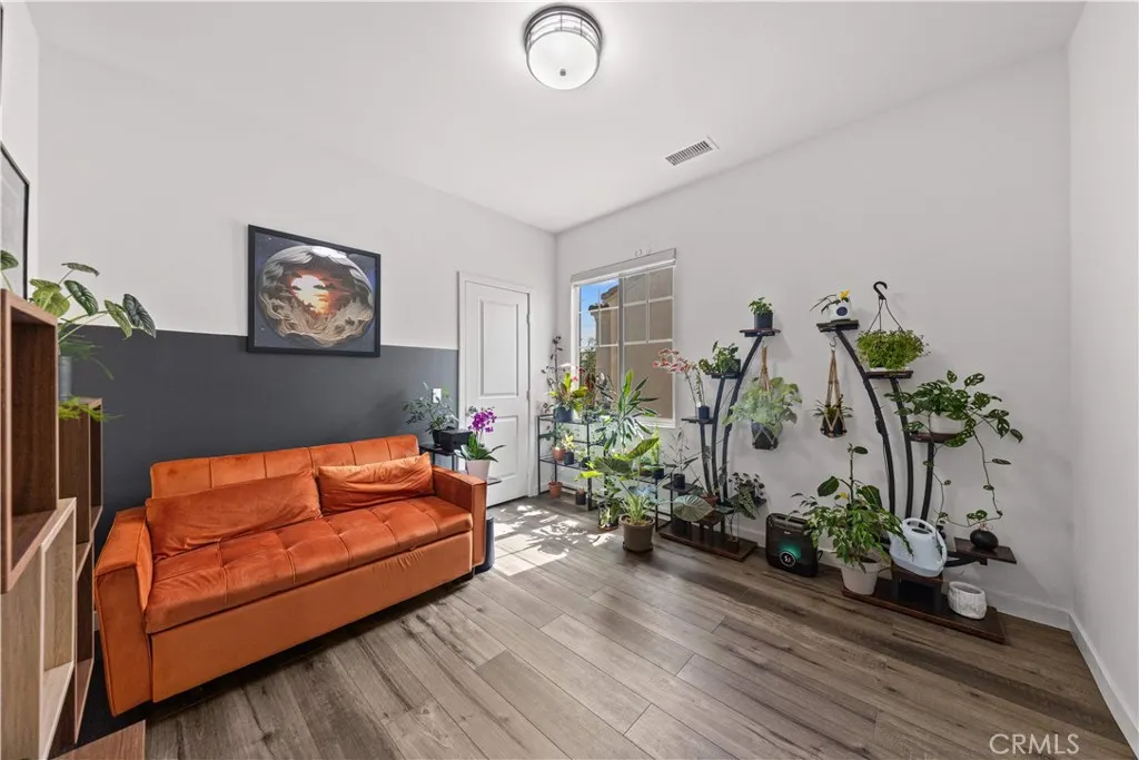 4838 S Monarch