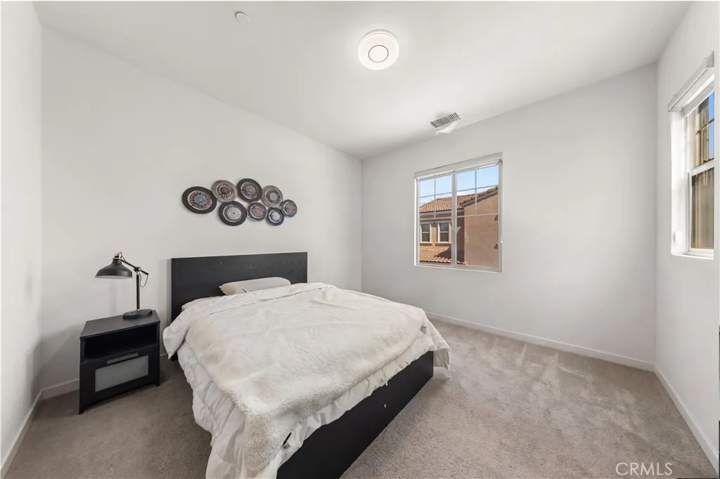 4838 S Monarch