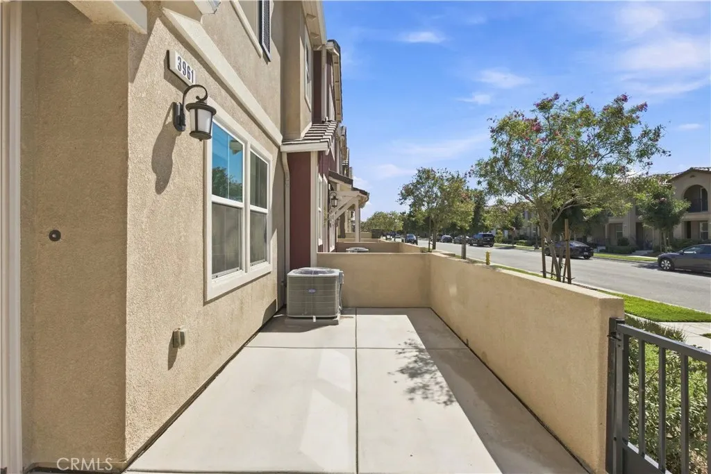 3961 E Huntington Street