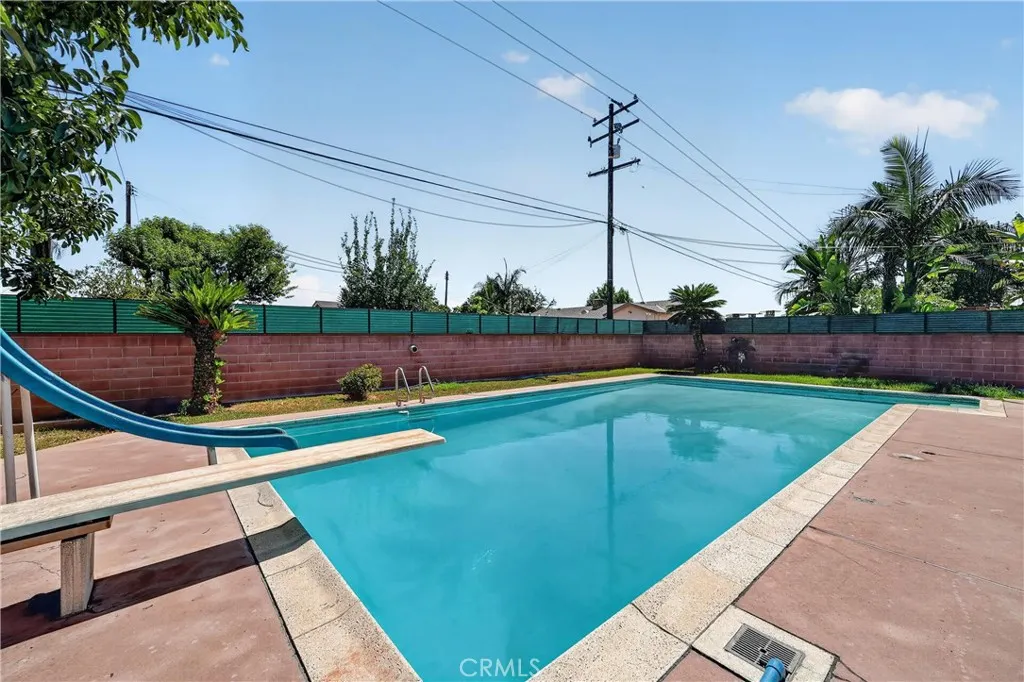 1028 S Sunkist