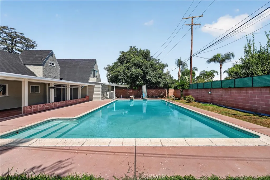 1028 S Sunkist