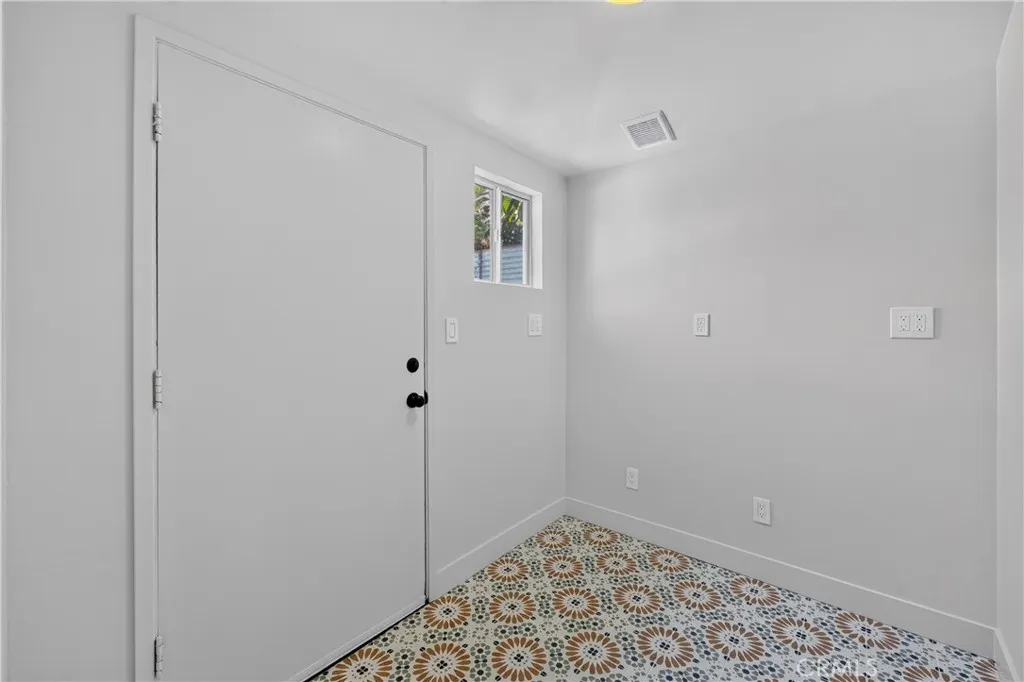 1028 S Sunkist