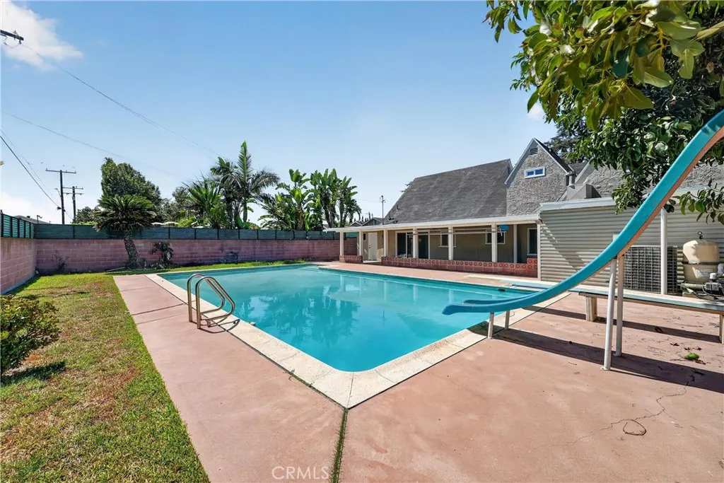 1028 S Sunkist