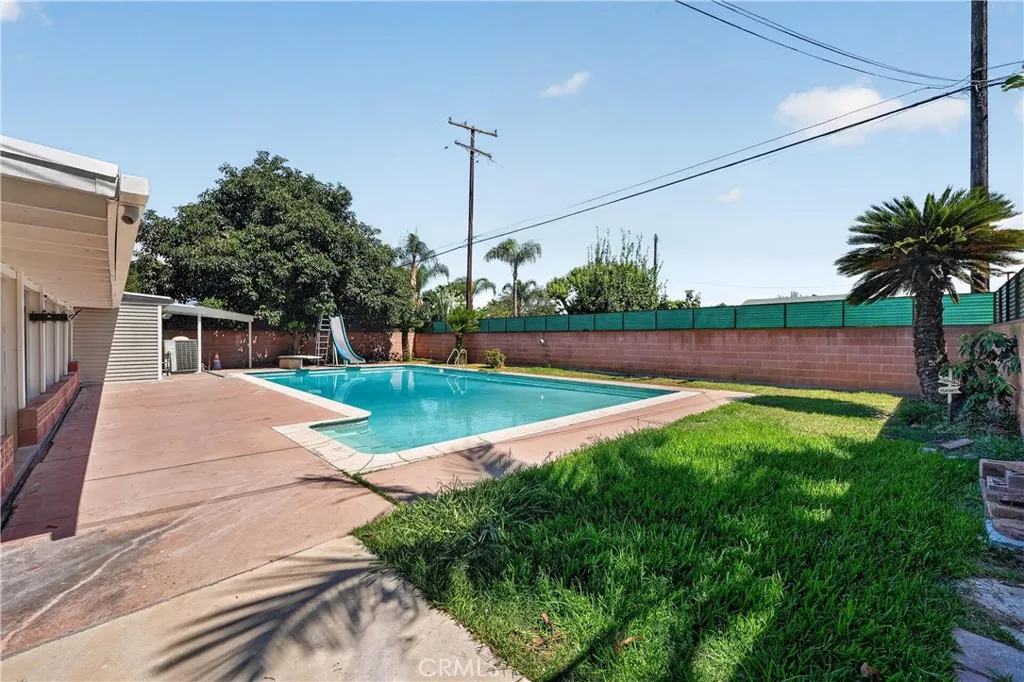 1028 S Sunkist