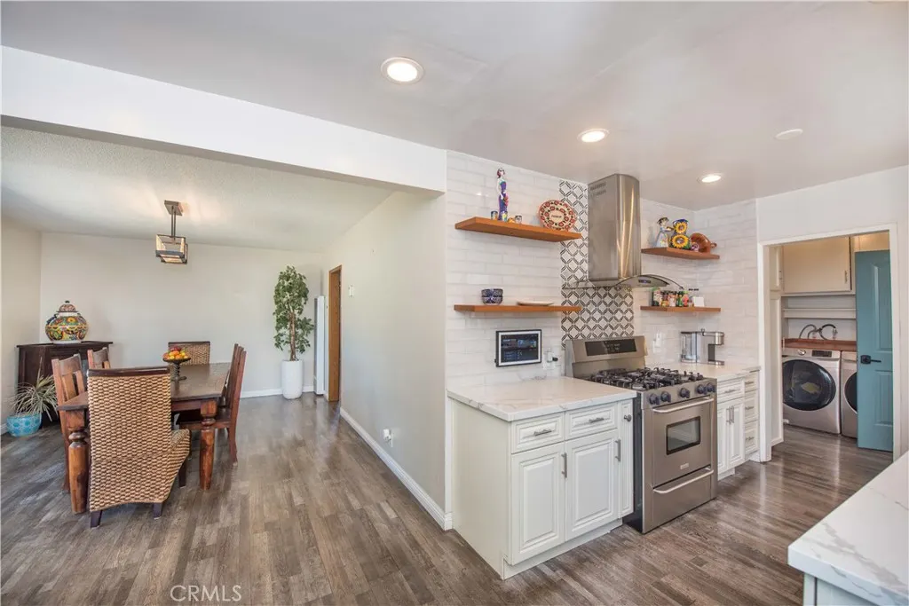 556 N Billow