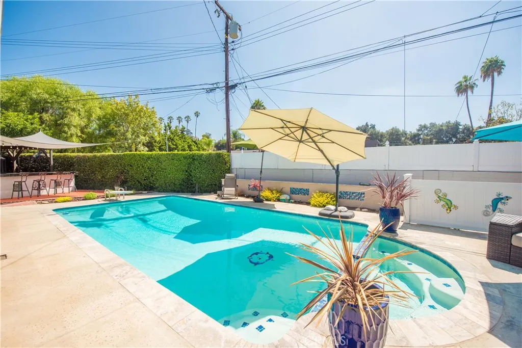 556 N Billow