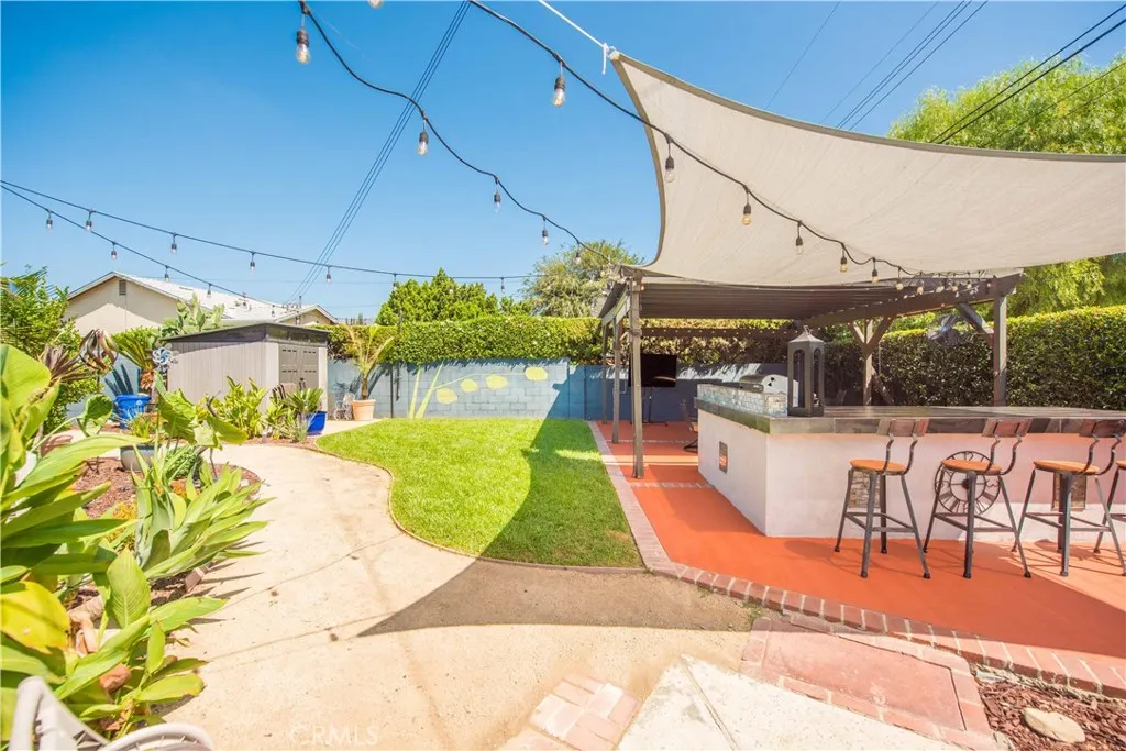 556 N Billow