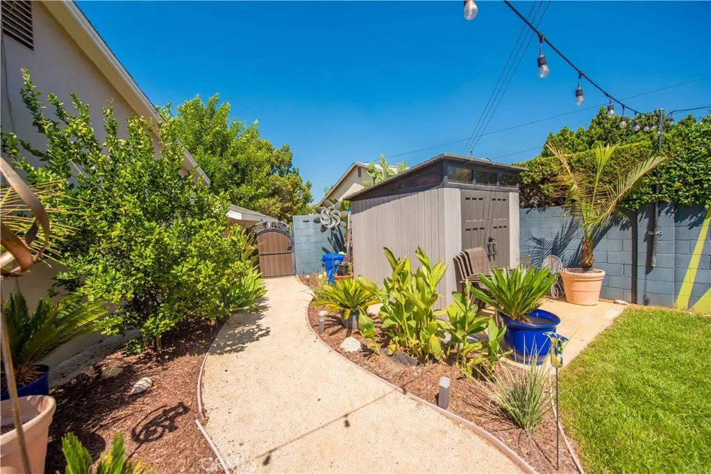 556 N Billow