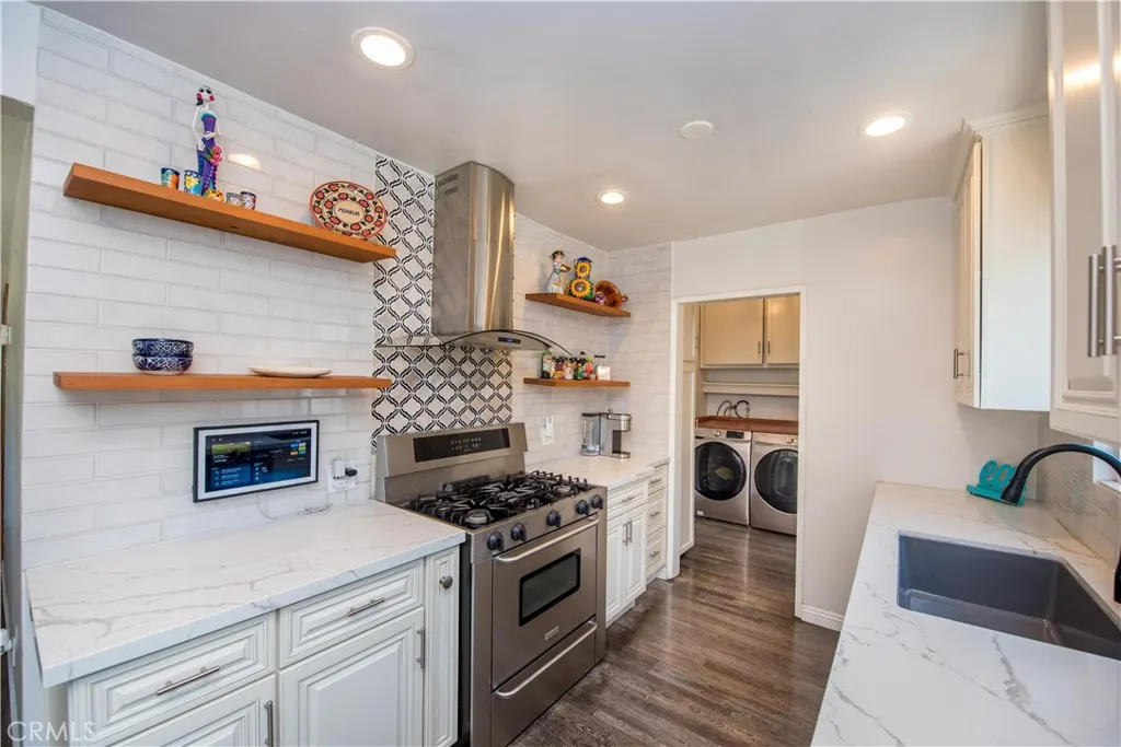 556 N Billow